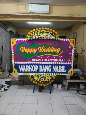Papan Bunga di Stasiun Manggarai