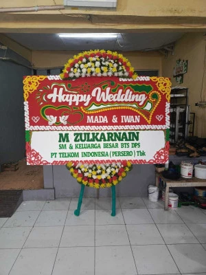 Papan Bunga di Stasiun Manggarai