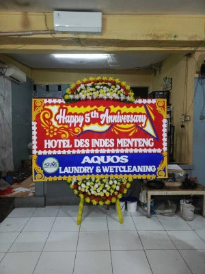 Papan Bunga di Stasiun Manggarai